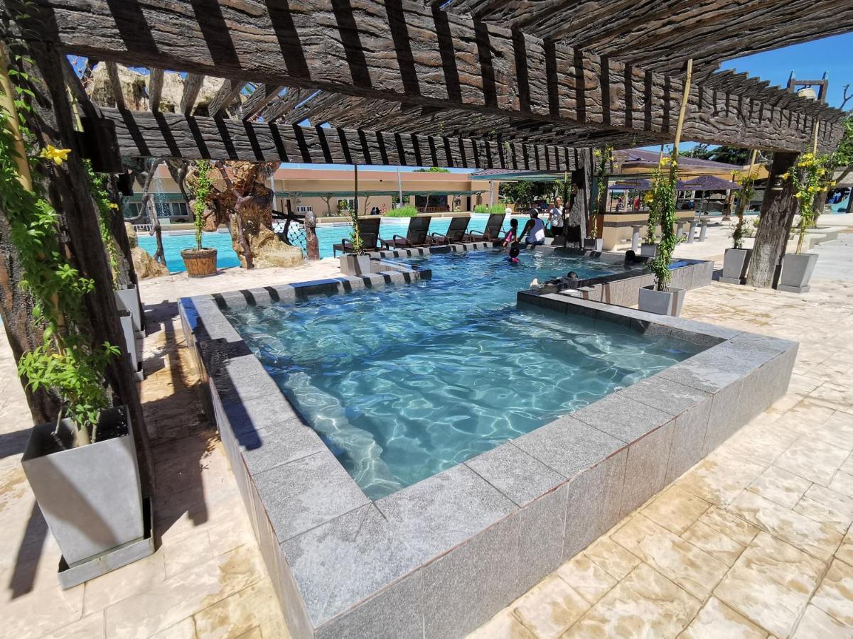 Port Royale Waterpark Resort Dumaguete City Dış mekan fotoğraf